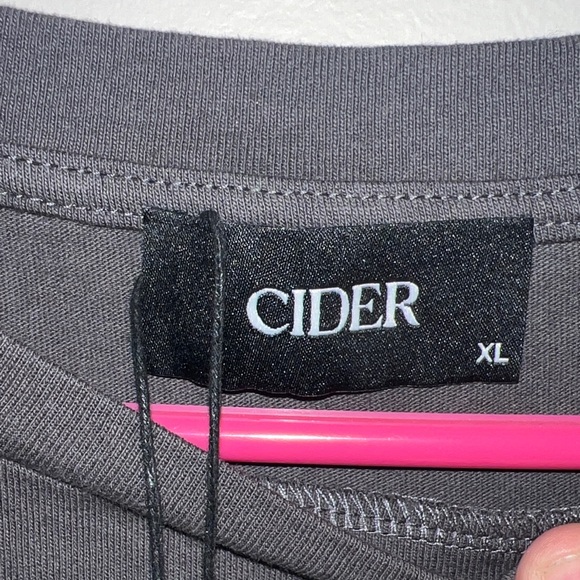 Cider NWT XL Black 'Dreamer' Graphic Crop Top - Picture 4 of 5